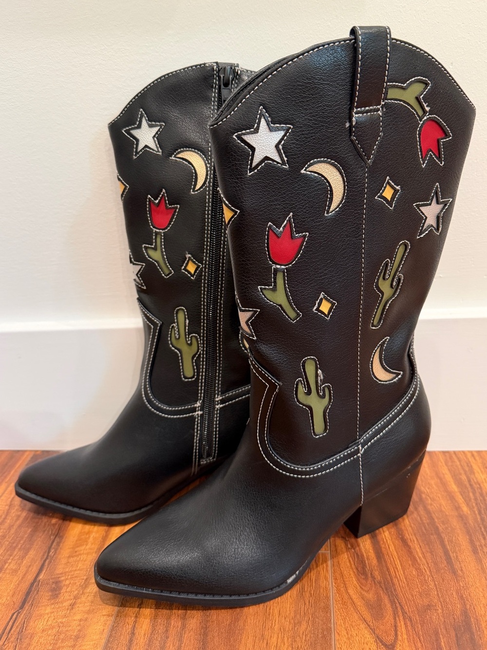🌵 New embellished black cowboy boots size 7